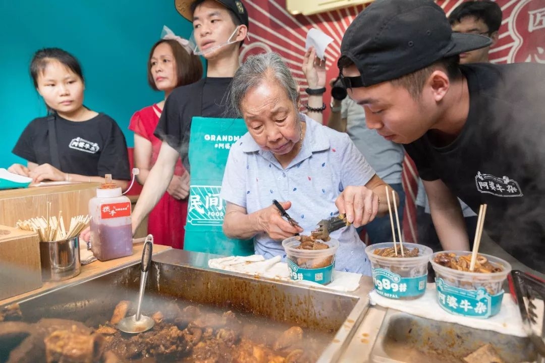 廣州正宗阿婆牛雜聽(tīng)說(shuō)醬料和牛雜更配噢